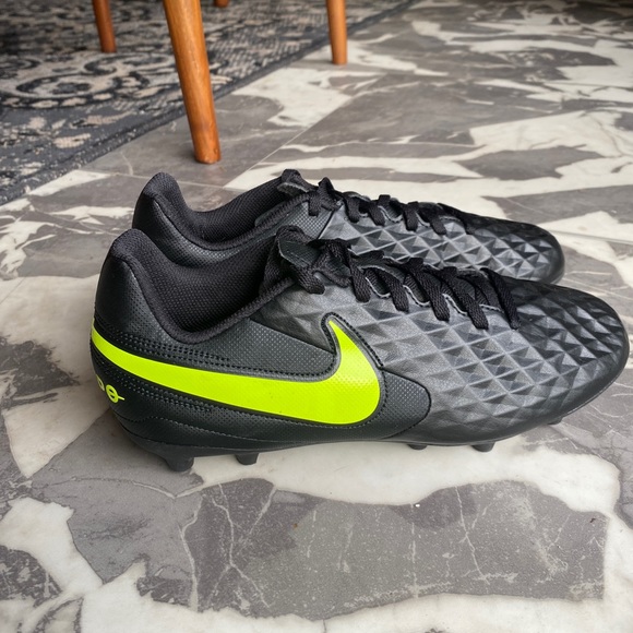 Nike JR Legend 8 Club FG/MG Cleats AT5881-070 Black Volt Size 6 Youth - Picture 2 of 5